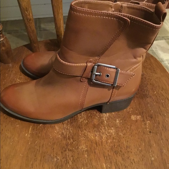 Boots - Picture 4 of 7